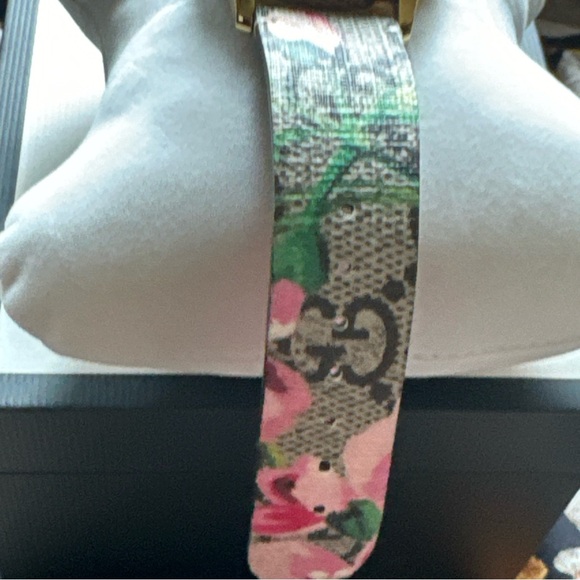 🌺🌸GUCCI BLOOMS TIMELESS WATCH🌸🌺 - Picture 4 of 12